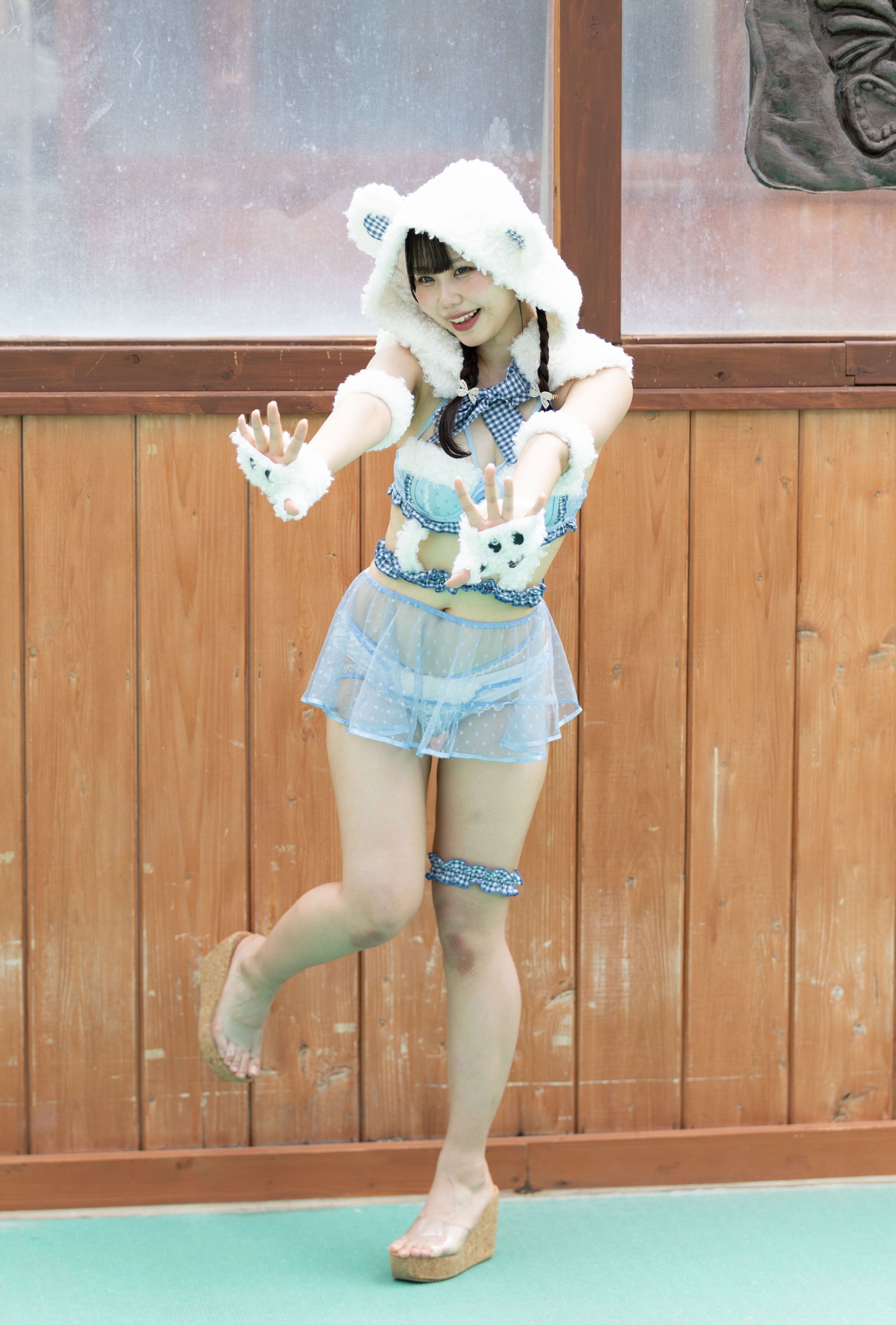 春陽モカ　写真集　令和最強GAL降臨　アクリルスタンド　プレミア品 春陽モカ写真集『令和最強GAL降臨』 | 篠原潔 |本 | 通販 | Amazon