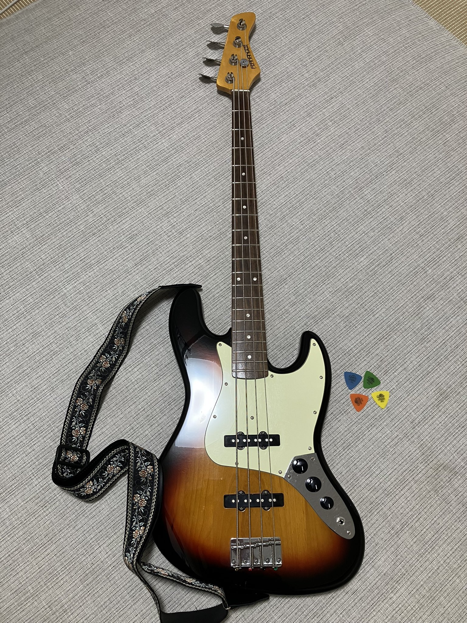 アル　　ジャズベ　ワンピース　アッシュ　改造品 酉尾 on X: 