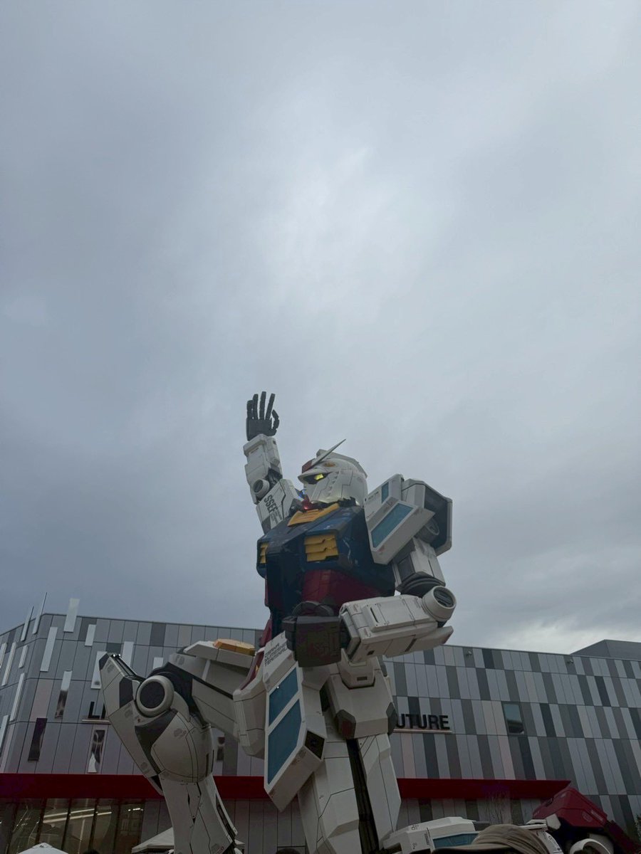 KJRO7110's tweet photo. 日曜日万博に行ってきました
人がくっそ多かったけどなんだかんだ楽しめた
子供の頃行った愛・地球博はほとんど覚えてないけどこんな感じだったのかな笑
#万博 https://t.co/CPD8qD1oGa