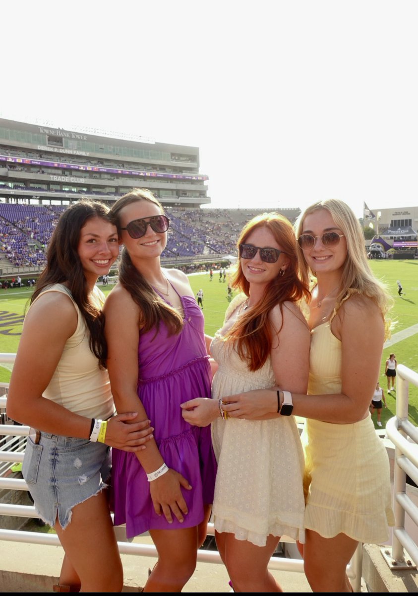 RobinManos's tweet image. 💜💛 The fabulous four! 💛💜