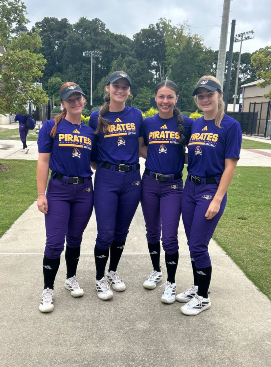 RobinManos's tweet image. 💜💛 The fabulous four! 💛💜