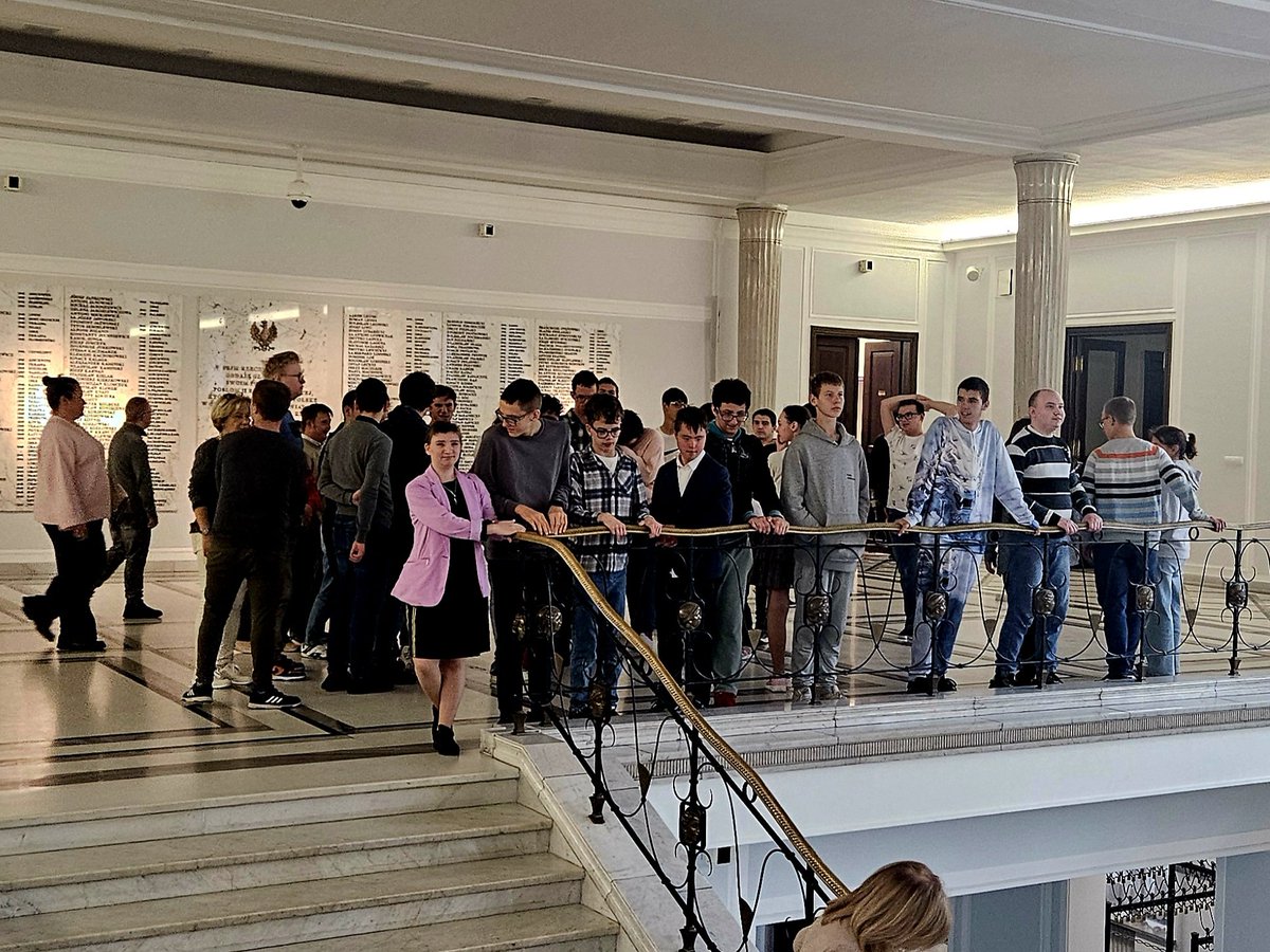 M_Jozefaciuk's tweet photo. Piękny koniec dnia z młodzieżą i nauczycielami ze Szkoły Specjalnej spod Piaseczna.

Serdecznie dziękuję za własnoręcznie zrobiony prezent 😘

Do zobaczenia wkrótce 🤝

#walczsercem #sejm #posel https://t.co/irSVX1vvf4