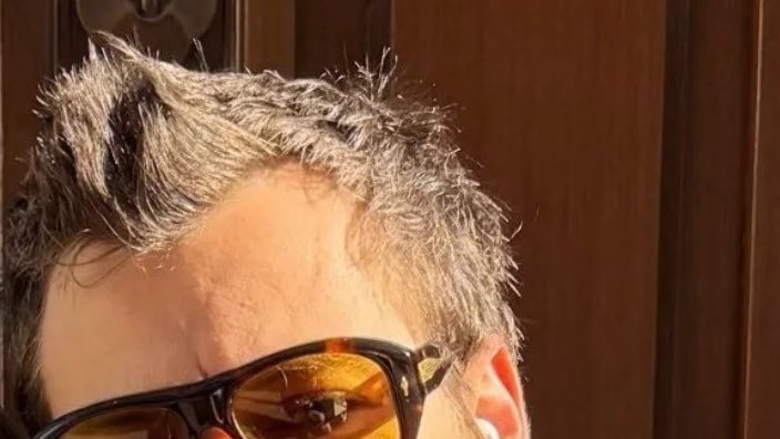 😭 his hair