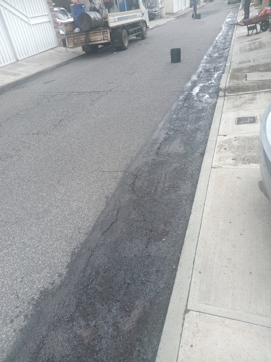101Argos's tweet photo. @mynor_zurita Estimado Alcalde, gratamente recibo la noticia que asfaltarán las calles de la colonia.  Gracias x el interes genuino hacia los vecinos del municipio.  Siga adelante, se q los problemas son complicados y las tentaciones grandes, Pero Dios bendice a los bienechores https://t.co/drLsd00Nt4