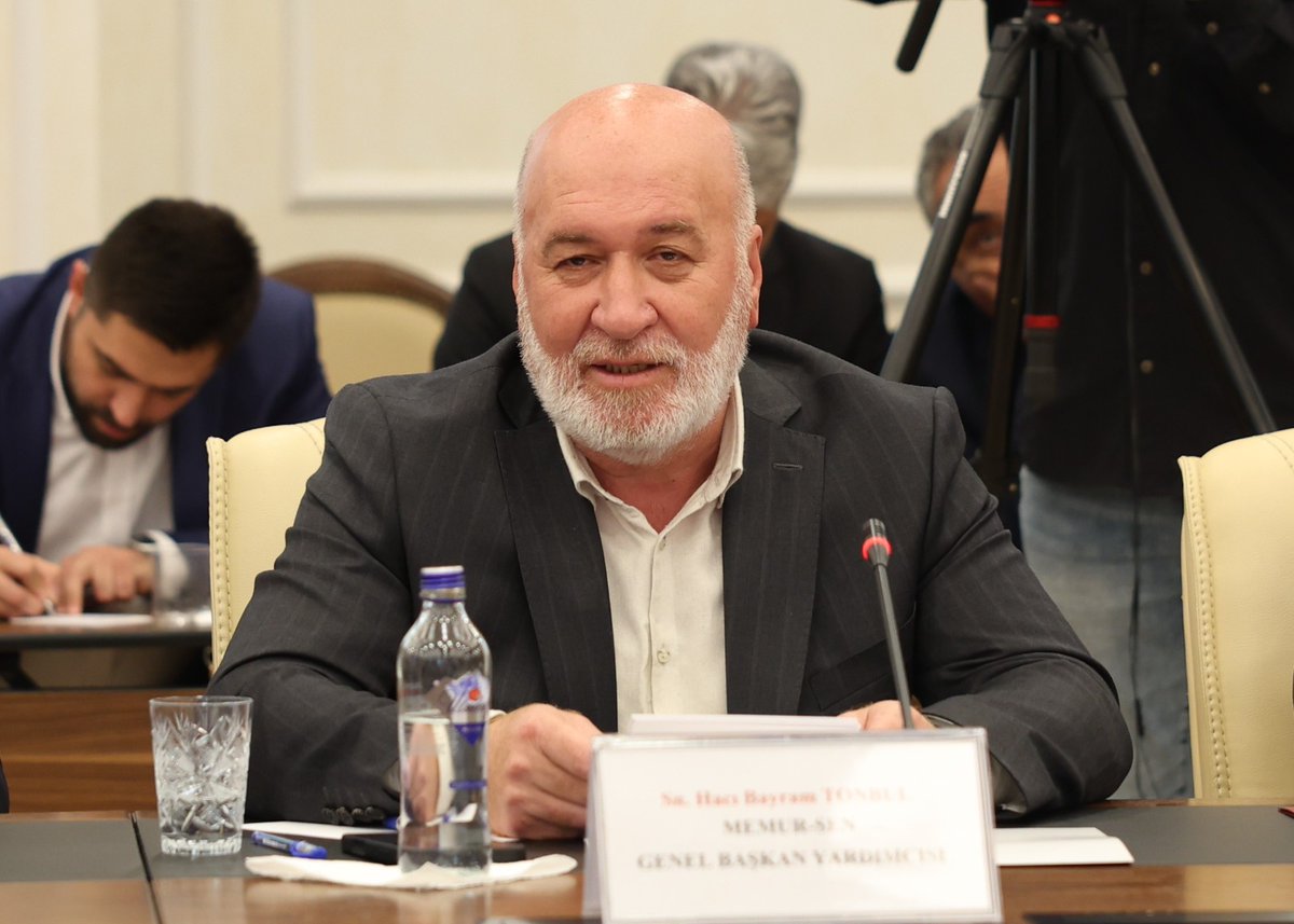 ➡️2025 KAMU PERSONELİ DANIŞMA KURULU GERÇEKLEŞTİRİLDİ⬅️
 
🔵Kamu personel mevzuatının ve kamu yönetimi uygulamalarının değerlendirilmesi için oluşturulan Kamu Personeli Danışma Kurulu 2025 yılı toplantısı gerçekleştirildi. Toplantıya Konfederasyonumuz Genel Başkan Yardımcısı Hacı