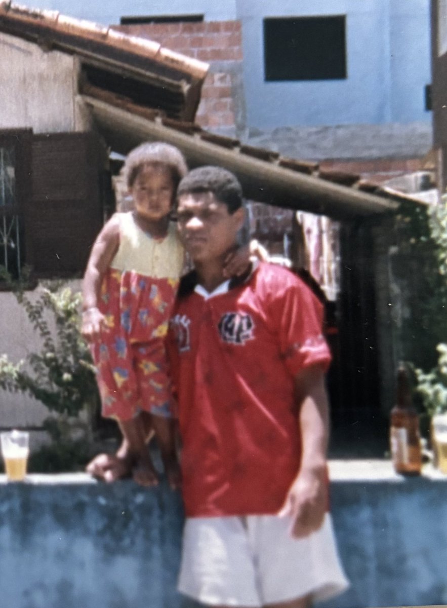 Cresci em meio a um clássico Atletiba. Fotos dos anos 1990 dos meus pais. Eu logo cedo já escolhi o meu lado haha