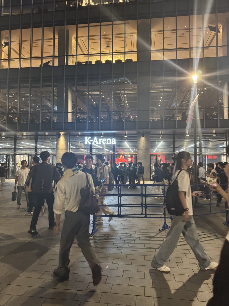 picopon1002's tweet photo. 本日もヨルシカありがとうございました。明日も行きます。言葉に出来ないわ。毎回 https://t.co/JGQfY09l30