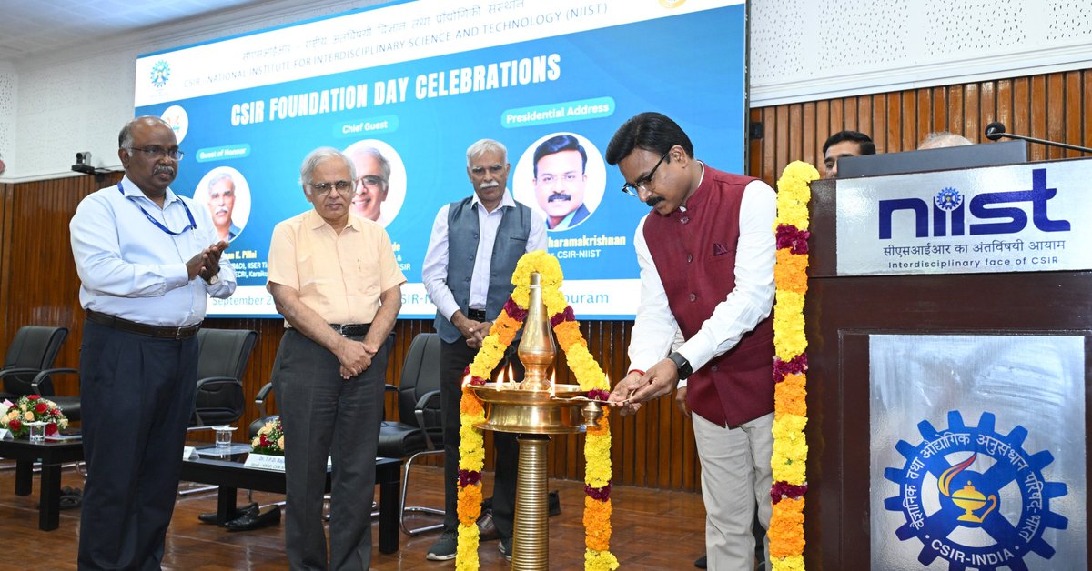csir_niist's tweet photo. 2/5 We were delighted to host Dr. Shekhar C. Mande, Former DG-CSIR as the Chief Guest and Dr. Vijayamohanan K. Pillai, Former Director, CSIR-CECRI as the Guest of Honor. #84YearsofCSIR @CSIR_IND @DrJitendraSingh @shekhar_mande https://t.co/jiek3jXVQD