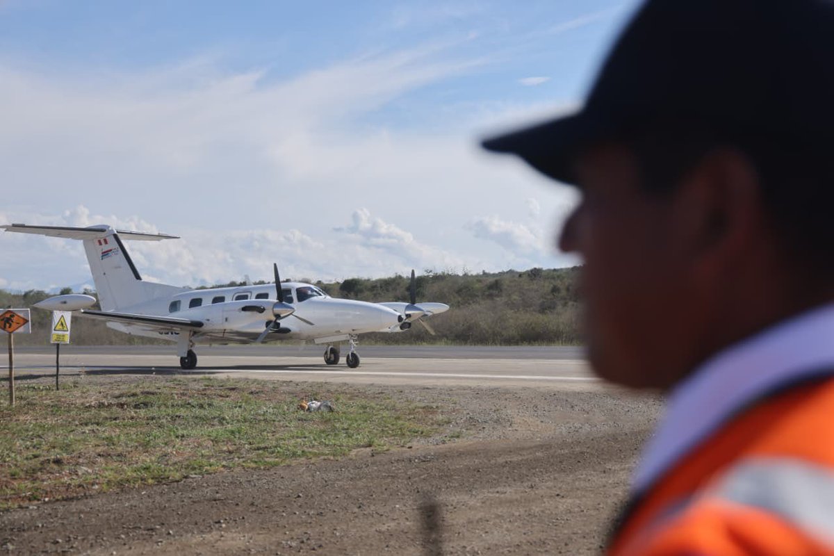 CesarSandovalP's tweet photo. Con mucha satisfacción, he comprobado in situ la culminación del mantenimiento de las pistas del aeropuerto Fernando Belaunde Terry de Jaén, en Cajamarca. Ha sido una obra muy esperada y ahora estamos abocados a las coordinaciones con las aerolíneas operadoras, para definir la fecha de reanudación de los vuelos en los próximos días que conectará a cientos de miles de habitantes de esta provincia y turistas con el país y reactivar la economía de la ciudad y de la región porque esa es la principal mirada de la presidenta Dina Boluarte . #Jaen #Cajamarca