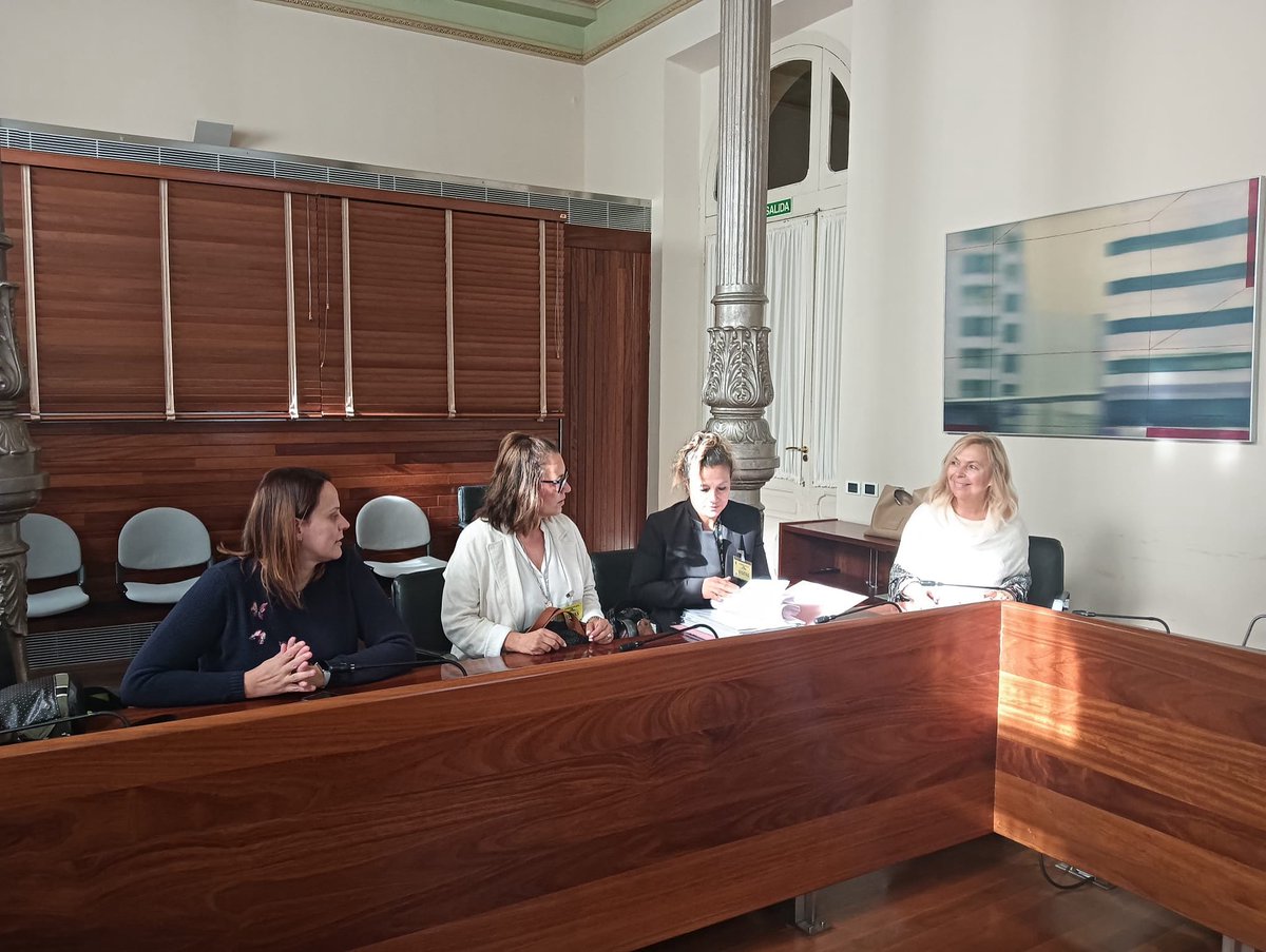 gpvox_asturias's tweet photo. 👥 Reunión de @SaraRouco con @ADPA_Autismo, asociación que lucha por los derechos y necesidades de las personas con autismo, para conocer sus reinvindicaciones y demandas. https://t.co/0oobdpBpzr