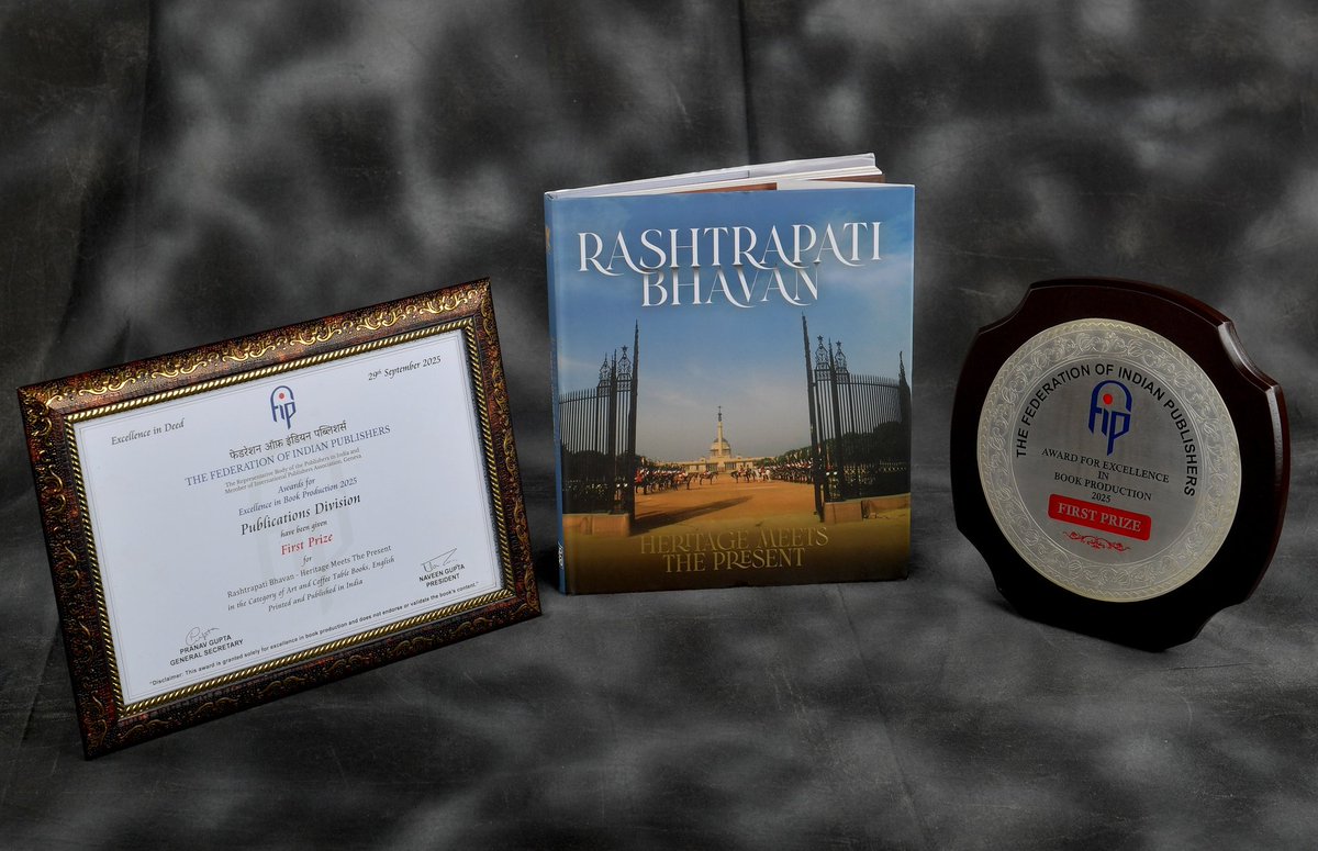 DPD_India's tweet photo. 🏆 Publications Division shines at the 45th @FIP_India Annual Awards for Excellence, winning numerous accolades in several prestigious categories. Senior @DPD_India officials received the awards. 📚 #FIPAwards https://t.co/CrtT6YBpPz