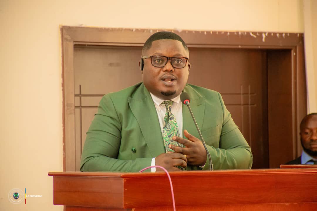 #RDC Daniel Bumba, gouverneur de la ville de Kinshasa, poursuivi par le député provincial Aubin Mukanu ISUKAMA via une question orale avec débat. L’initiative parlementaire a été déposée, ce mardi 30 septembre, au bureau de l’APK. 
Parmi les griefs reprochés au gouverneur