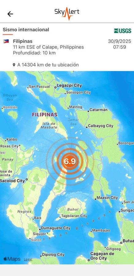 A map of the Philippines highlighting an earthquake epicenter near Calape, Bohol, with a magnitude of 6.9. Concentric circles indicate the earthquake's intensity. Text overlays show "Sismo Internacional Filipinas" and details including date 30/07/2025, time 11:11 ESE, depth 14304 km, and USGS logo.