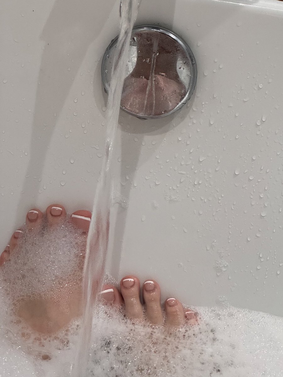 Daisy_Creamer's tweet photo. 💫A new introduction 💫

🌼Daisy 🌼
~ 24
~ bisexual 
~ lil kinky 🤭
~ 43 year old Daddy (19 year age gap)
~ sharing what makes me 💧 
~ gingers do it best 👩🏻‍🦰 https://t.co/i7X8MJsLCI