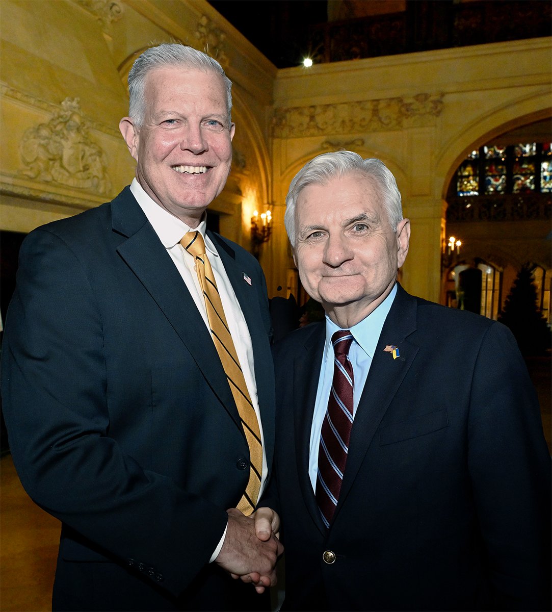 The Globe Team President Joe McCadden spoke with Senator Jack Reed in Newport, RI about the work Globe, ESS, and Westland are doing for national defense. Special thanks to Jim Brett and the New England Council business association for hosting the event |  bit.ly/48FYcGm