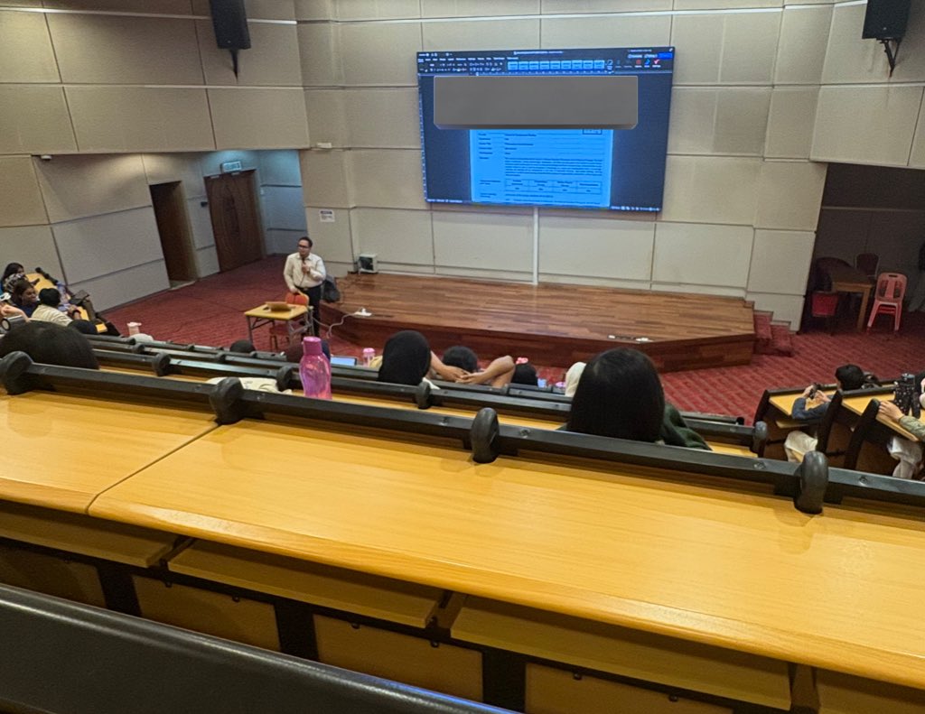 i127nng's tweet photo. Studying abroad isn’t for the weak! Sitting in this lecture hall, seeing everyone (including me) in their own college friend groups, makes me miss how it felt back home with my friends, where I didn’t have to change my personality to fit in 🤕 https://t.co/lO3cFRYAyV