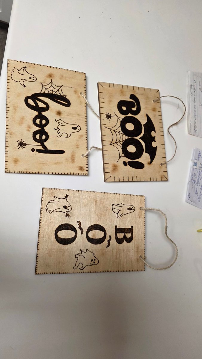 TonySeiler1's tweet photo. Fun Halloween decor made for local crafting fairs! #pyrography #crafting #woodburning #Halloween https://t.co/xGJF7w2qNQ