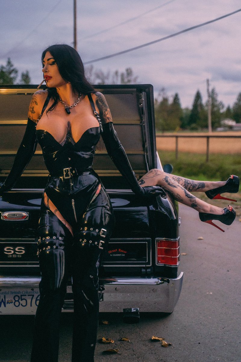 More shots from that shoot with <a href="/slimsaydeeee/">SlimSaydeee</a> and my Hell Camino 
By <a href="/travellingsikh_/">thetravellingsikh</a>