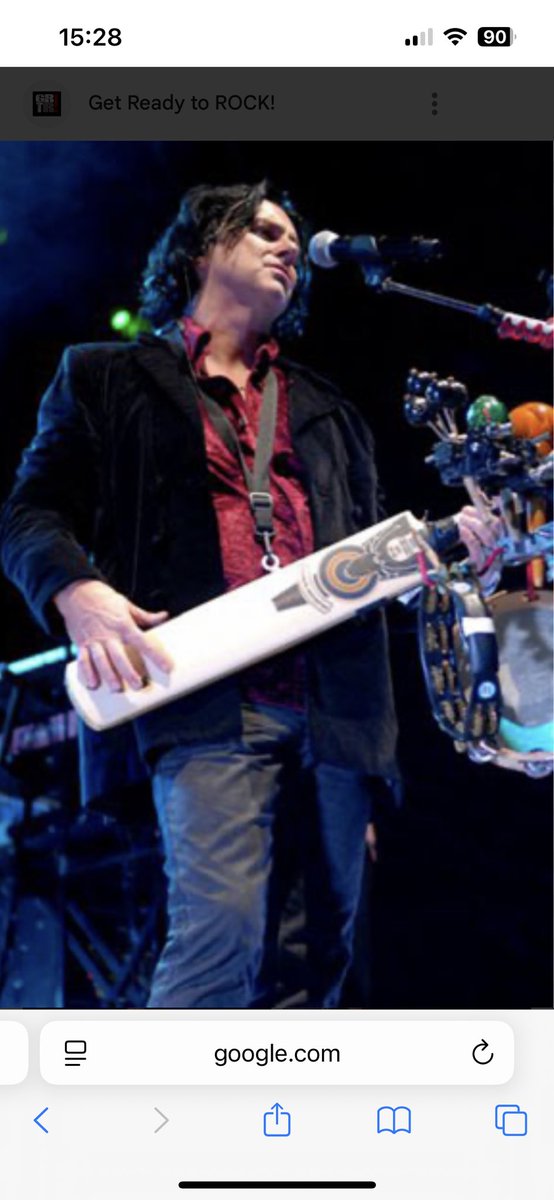 Theboyward1's tweet photo. @WG_RumblePants This man plays a musical cricket bat in front of thousands on a regular basis https://t.co/Tqo5qzXDuK