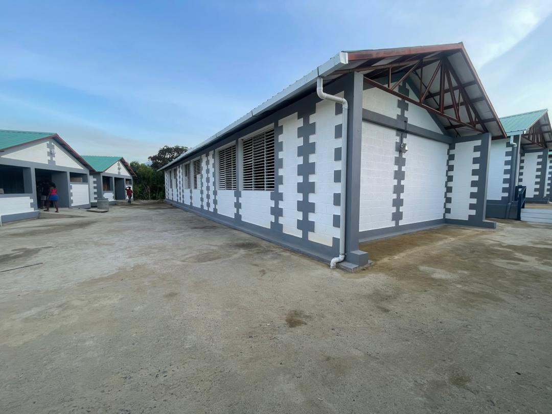 #Rantre_Lekòl
Jan Minis Augustin Antoine te anonse sa 12 sektanm pase a, seremoni ofisyèl rantre lekòl la pou ane 2025 la ap fèt nan Lekòl Nasyonal Makiyon, nan Kòmin Pèch, #Depatman_Nòdès. 
Se pral okazyon pou pi gwo otorite ki nan tèt peyi a inogire nouvo lokal lekòl sa a.