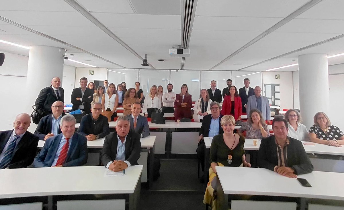 CIRIEC_Esp's tweet photo. Enhorabuena y un enorme agradecimiento a nuestra comunidad de juristas expertos en #EconomíaSocial que han hecho posible este 2º Congreso Jurídico de @CIRIEC_Esp
Gracias al @bsm_upf por acogernos y a @econ_socialcat y @TecnoCampus por su apoyo
Nos mueve la Economía Social 🤗 https://t.co/ZcfepphAhG