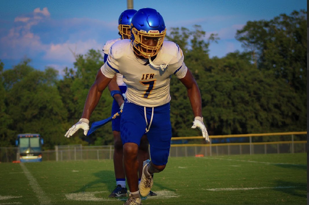 midseason tape 
6’1 210 
linebacker 
20 tackles 
3tfl
1 interceptions 
class of 26 

hudl.com/v/2SnHgj