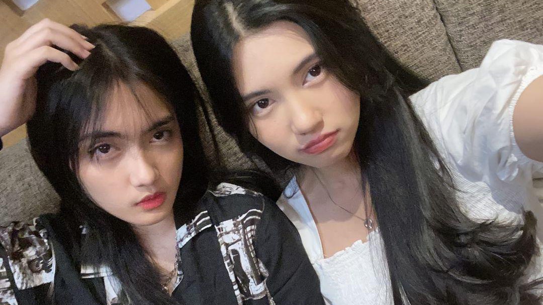 heroeslegacy_'s tweet image. If JKT48 members were a car, they would be the GTR and the Supra