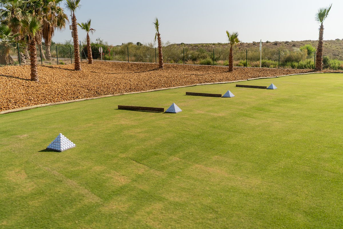 Aquí se entrena con sol, ilusión y muchas ganas de mejorar. ¿Vienes a probar tu juego corto en Valle del Este? ⛳
.
.
Here we train with sunshine, enthusiasm, and a strong desire to improve. Will you come to try your short game at Valle del Este? ⛳