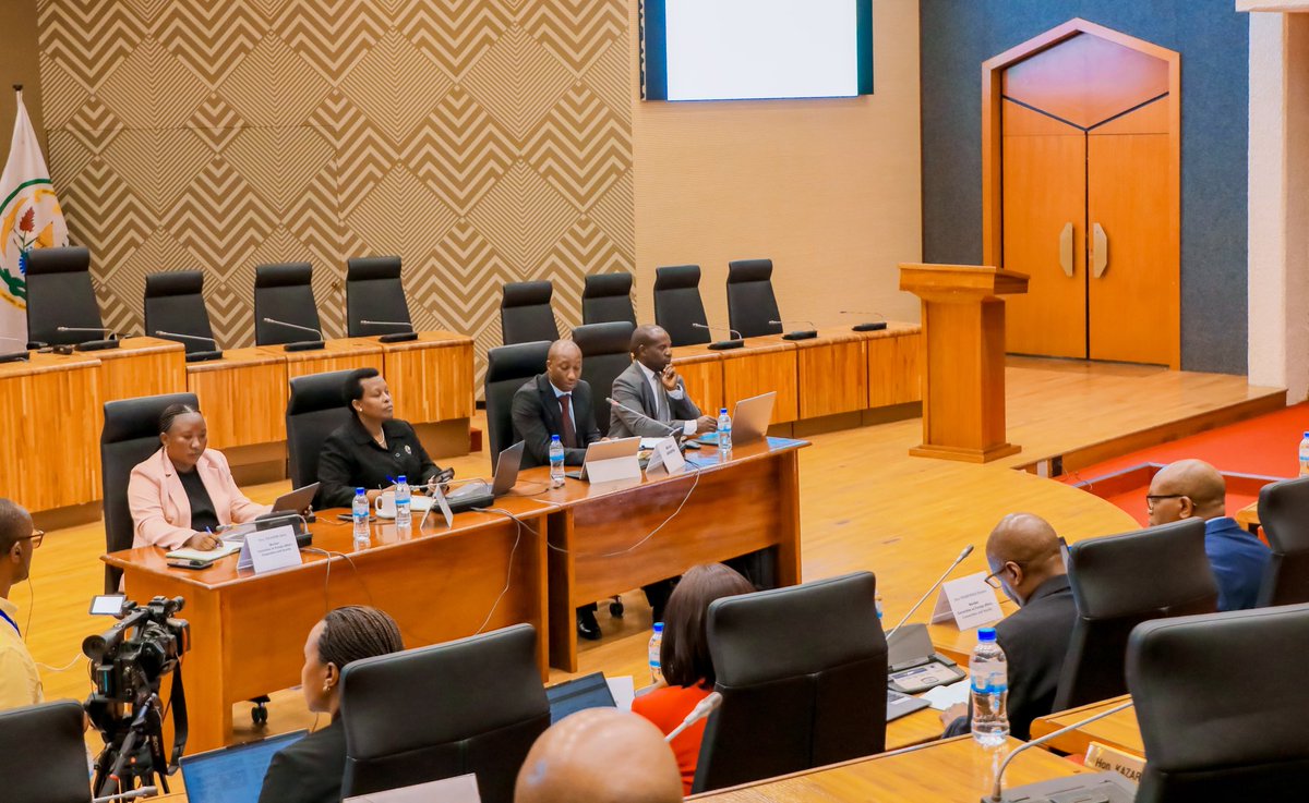 Abadepite ba Komisiyo y'Ububanyi n'Amahanga, Ubutwererane n'Umutekano bazakira ibitekerezo by’ibyiciro binyuranye birimo inzego za Leta zifite aho zihuriye n’ikoreshwa ry’umuhanda, abahagarariye inzego z’abikorera, amashyirahamwe y’abatwara abantu n’ibintu n’ibigo