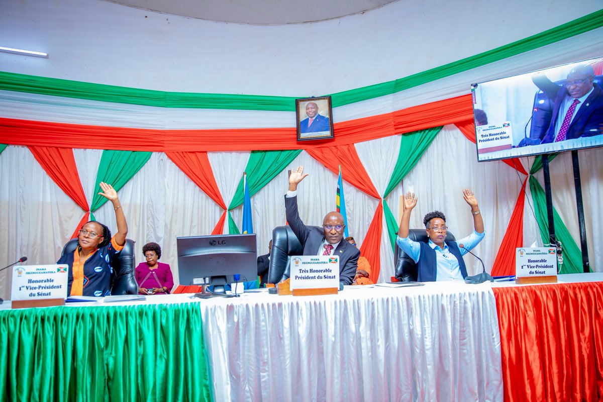 Burundi_senat's tweet photo. #Burundi: Le @Burundi_senat a adopté l'agenda des activités de 2 semaines. Les principales activités porteront sur les descentes en vue d'échanger avec les élus locaux sur la décentralisation et le contrôle du Sénat sur les collectivités locales. https://t.co/0P82Y5Jex2