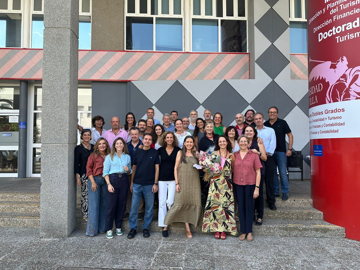 Hoy los compañeros del Dpto de Contabilidad y Economía Financiera despiden a nuestra compañera María José Charlo. Le deseamos lo mejor en esta nueva etapa y que nos visite de vez en cuando para seguir disfrutando de su amistad.