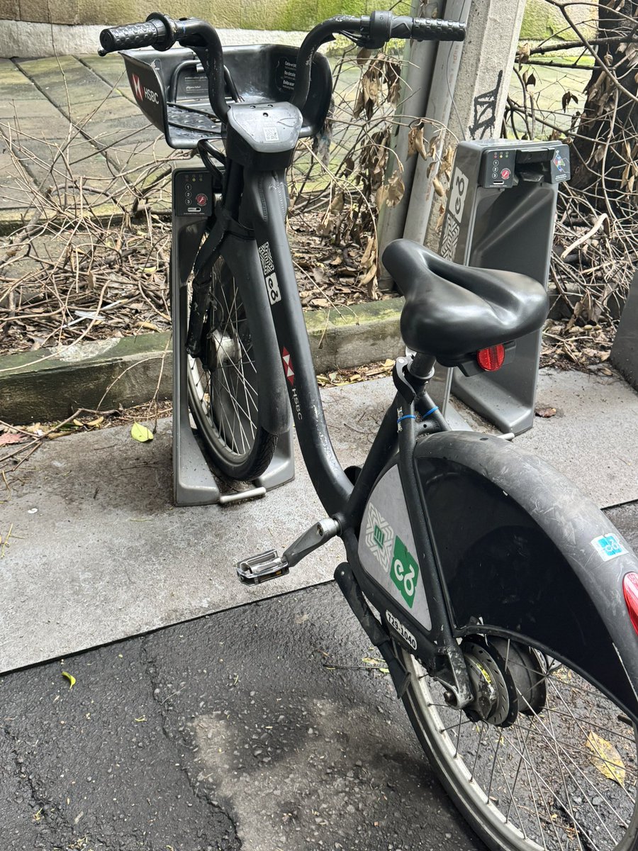 LioRod's tweet photo. @ecobici ancle la bicicleta 7291040 en el puerto CE-326 Eugenia - Nebraska pero en la app aún sigue el temporizador https://t.co/aRnvKjfvDV