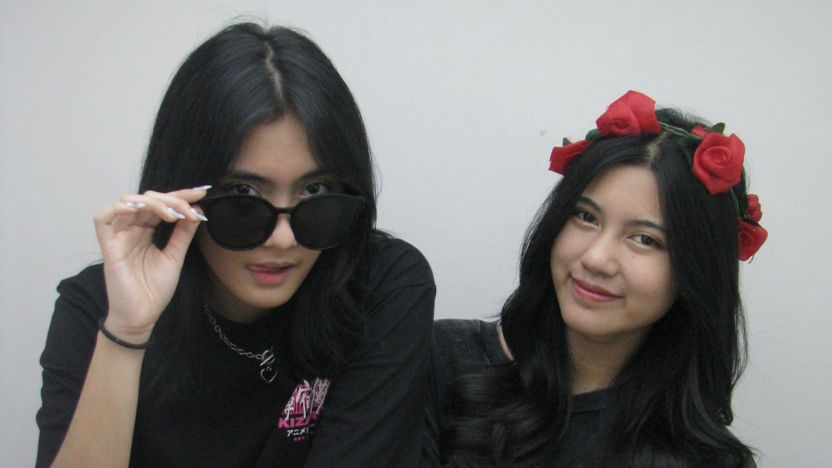 heroeslegacy_'s tweet image. If JKT48 members were a car, they would be the GTR and the Supra