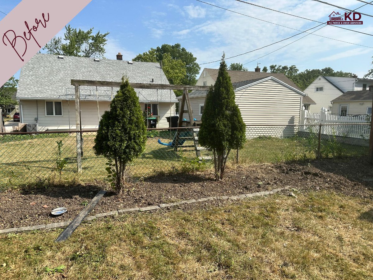 albany_fence's tweet photo. Happy Tuesday! 🎉 Another backyard upgraded with a sleek new vinyl privacy fence. From old chain link to durable white panels, this space now has style, security & low-maintenance strength. Built to last & the perfect home upgrade! 🏡✨
#VinylFence #BackyardUpgrade #PrivacyFence https://t.co/3kDVIGo45T