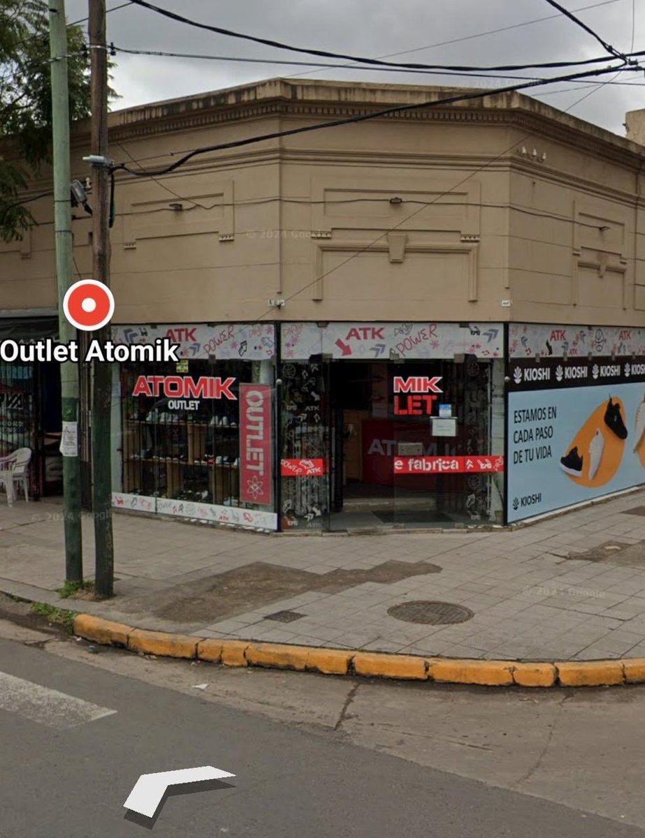 El outlet de ATOMIK es símil librería de colegio. Ahi voy a buscar las fotocopias que mandó la maestra de naturales