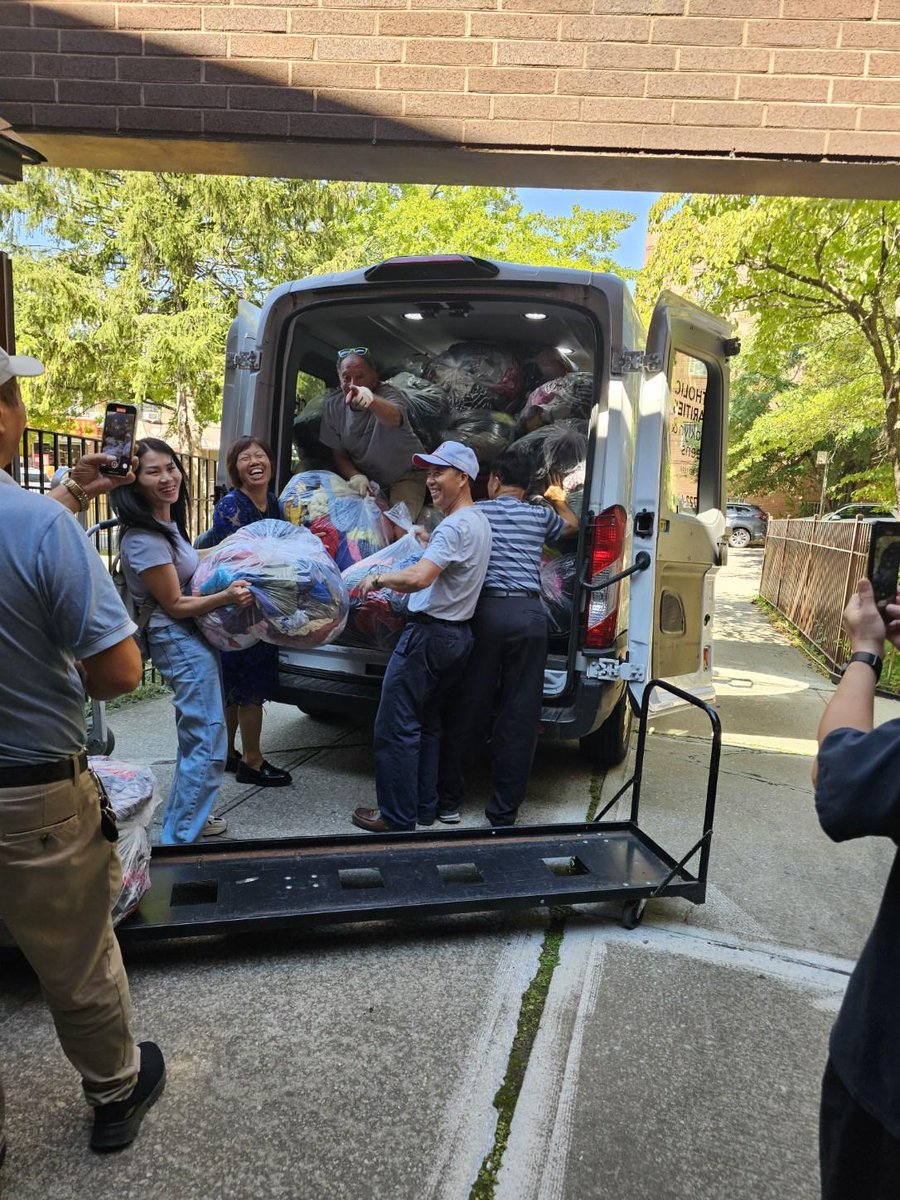CathCharitiesBQ's tweet image. Big thanks to St. John Vianney RC Church in #Flushing, #NY for the generous donation of gently used clothing! 🙌 Your support helps our food pantry &amp;amp; community center clients. 💛

#CCBQ #BeTheSolution #CommunitySupport #GivingBack #Gratitude #NonprofitSupport #ActsOfKindness