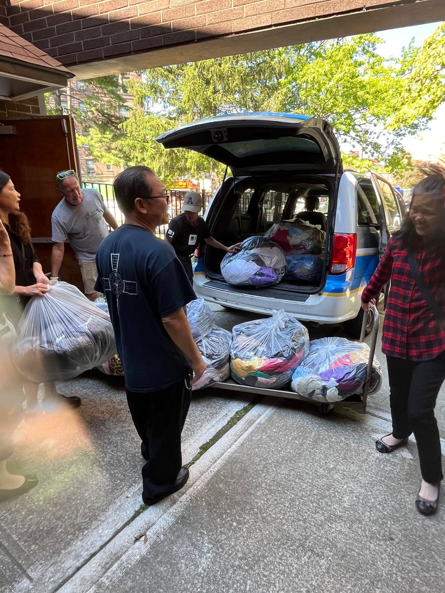 CathCharitiesBQ's tweet image. Big thanks to St. John Vianney RC Church in #Flushing, #NY for the generous donation of gently used clothing! 🙌 Your support helps our food pantry &amp;amp; community center clients. 💛

#CCBQ #BeTheSolution #CommunitySupport #GivingBack #Gratitude #NonprofitSupport #ActsOfKindness