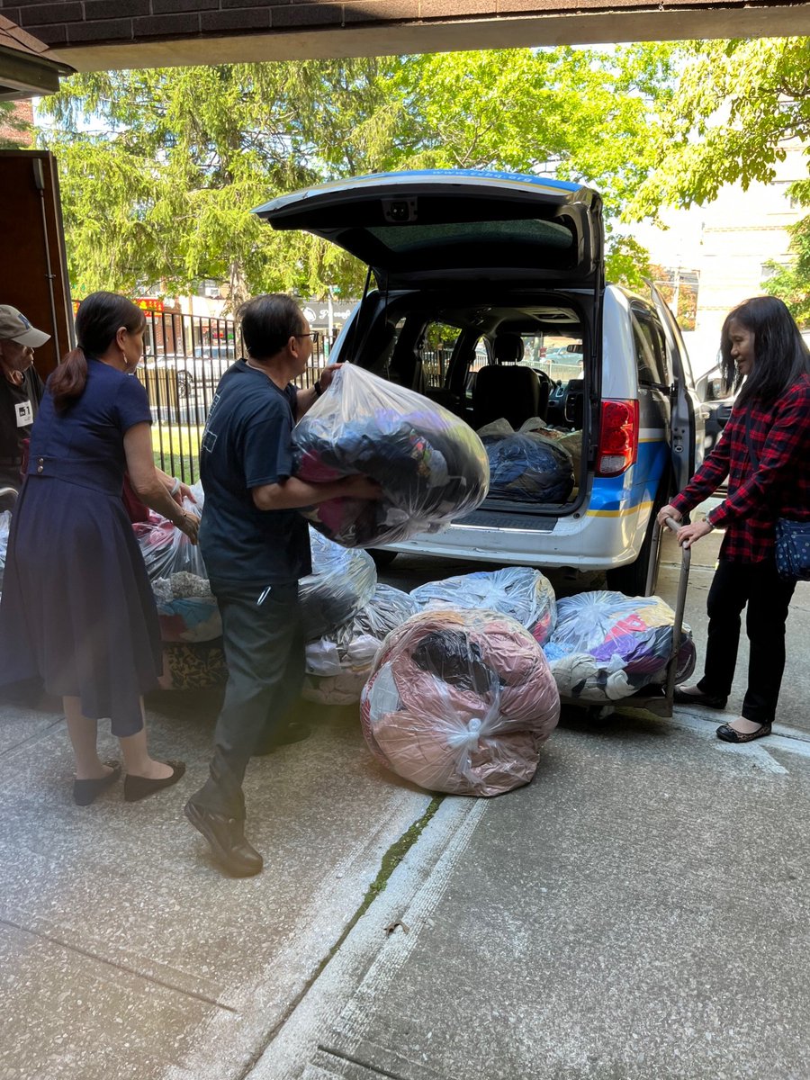 CathCharitiesBQ's tweet image. Big thanks to St. John Vianney RC Church in #Flushing, #NY for the generous donation of gently used clothing! 🙌 Your support helps our food pantry &amp;amp; community center clients. 💛

#CCBQ #BeTheSolution #CommunitySupport #GivingBack #Gratitude #NonprofitSupport #ActsOfKindness