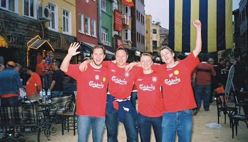 Slasherrrr's tweet photo. This very street @ 8 am on 26 May 2005. #Istanbul2005 https://t.co/xsETInUSxN