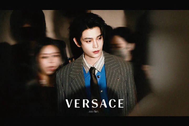 gracefani5's tweet photo. @dyxRyan_fanclub Top 10's only Chinese! Ding Yuxi wins Milan with style

DING YUXI x VERSACE GBA
#DingYuxi 
#DingYuxixVersace 
#Versace 
@Versace https://t.co/aPcKKfk3Fs
