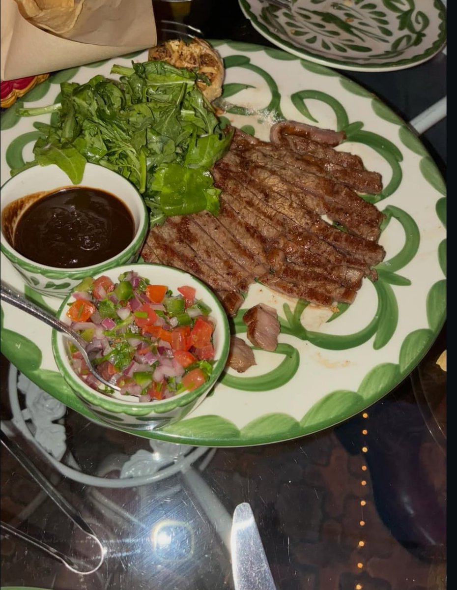 StaceyWils83247's tweet photo. Yum treat🥗🥩#IowaState #Iowacity #Cyclones #Hawkeyes #Desmoines #SiouxCity
#cyclonenation #cedarRapids https://t.co/qyucfJlGhi