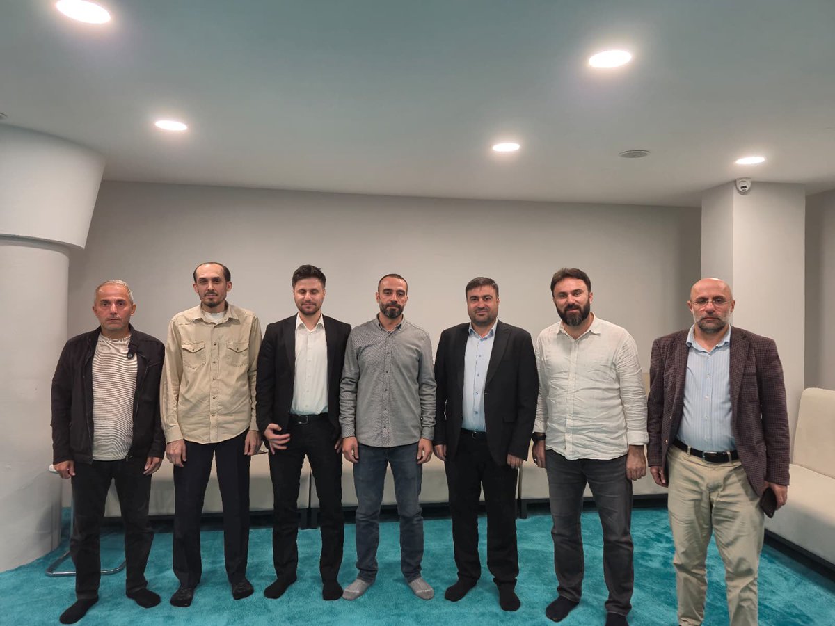 Esenler Anadolu Gençlik Derneği’ni ziyaret ettik
Gazze direnişine destek Sumud Filosu’na katılmak için Tunus’a giden dernek başkanımıza tebrik ve hoş geldin dileklerimizi sunduk.
HÜDA PAR olarak Filistin halkının yanında işgalci Siyonist rejimin karşısında durmaya devam edeceğiz.