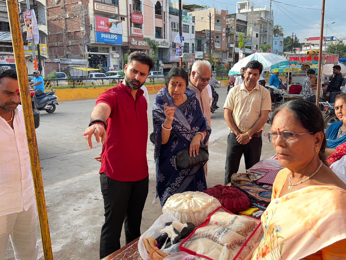 Sangeeta Sushil Tiwari (मोदी का परिवार) tweet media
