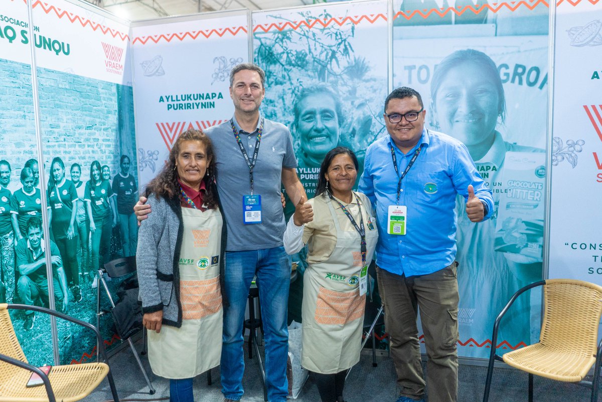 PROGRESO3's tweet image. Expoalimentaria 2025: Norma Gálvez (Sumaq Sunqu) y Dionisia Méndez (APAUD) presentaron cacao y chocolates del VRAEM a compradores de Argentina, Panamá, Colombia y Brasil💪
📍Proyecto VRAEM Sostenible, ejecutado por @AVSFlatam  y @PROGRESO3 , financiado por  @UEenPeru