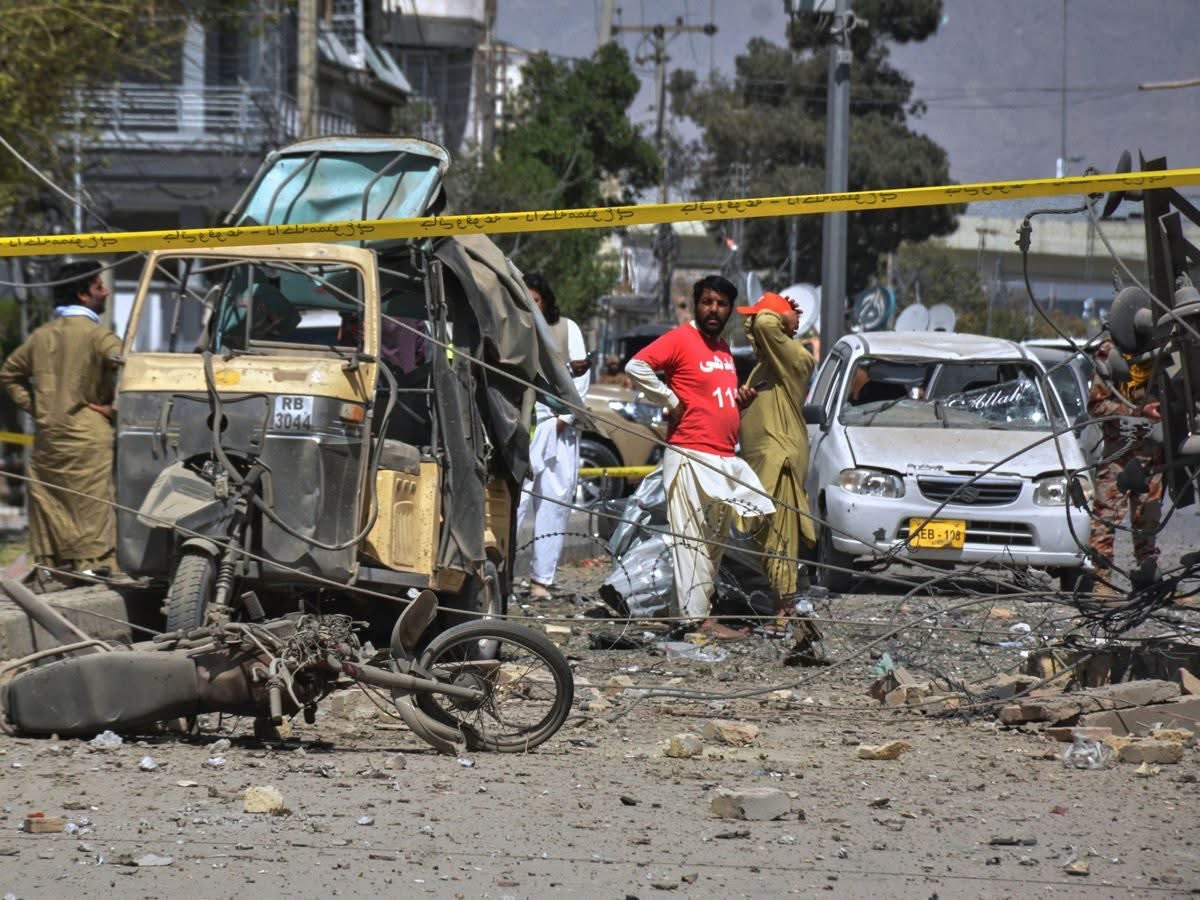 Deedar_dashti09's tweet photo. Suicide blast near paramilitary headquarters in Pakistan’s Quetta kills 10

#quettaattack #pakistanbalochistan https://t.co/aDKKVNakAr