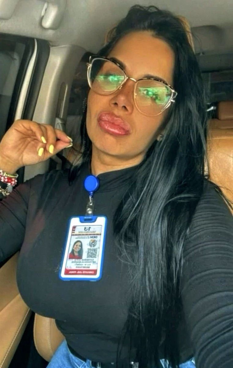 freddyzur's tweet photo. 🔴 Katherine Ortigoza, secretaria del Circuito Judicial del Área Metropolitana de Caracas, y Omar A. Arrieche Hernández, jefe de operaciones de la División de Inteligencia Estratégica, viven como millonarios gracias al régimen chavista.

Mientras el pueblo pasa hambre, ellos disfrutan privilegios y lujos.

#CorrupciónRoja #Venezuela