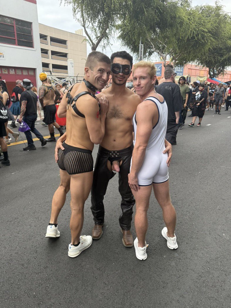 Folsom 2025!
Love having two 🍑 can’t wait to have <a href="/LukeOwenXx/">Luke Owen</a> and <a href="/graysoncolexxx/">Grayson Cole</a> take turns on my 🍆