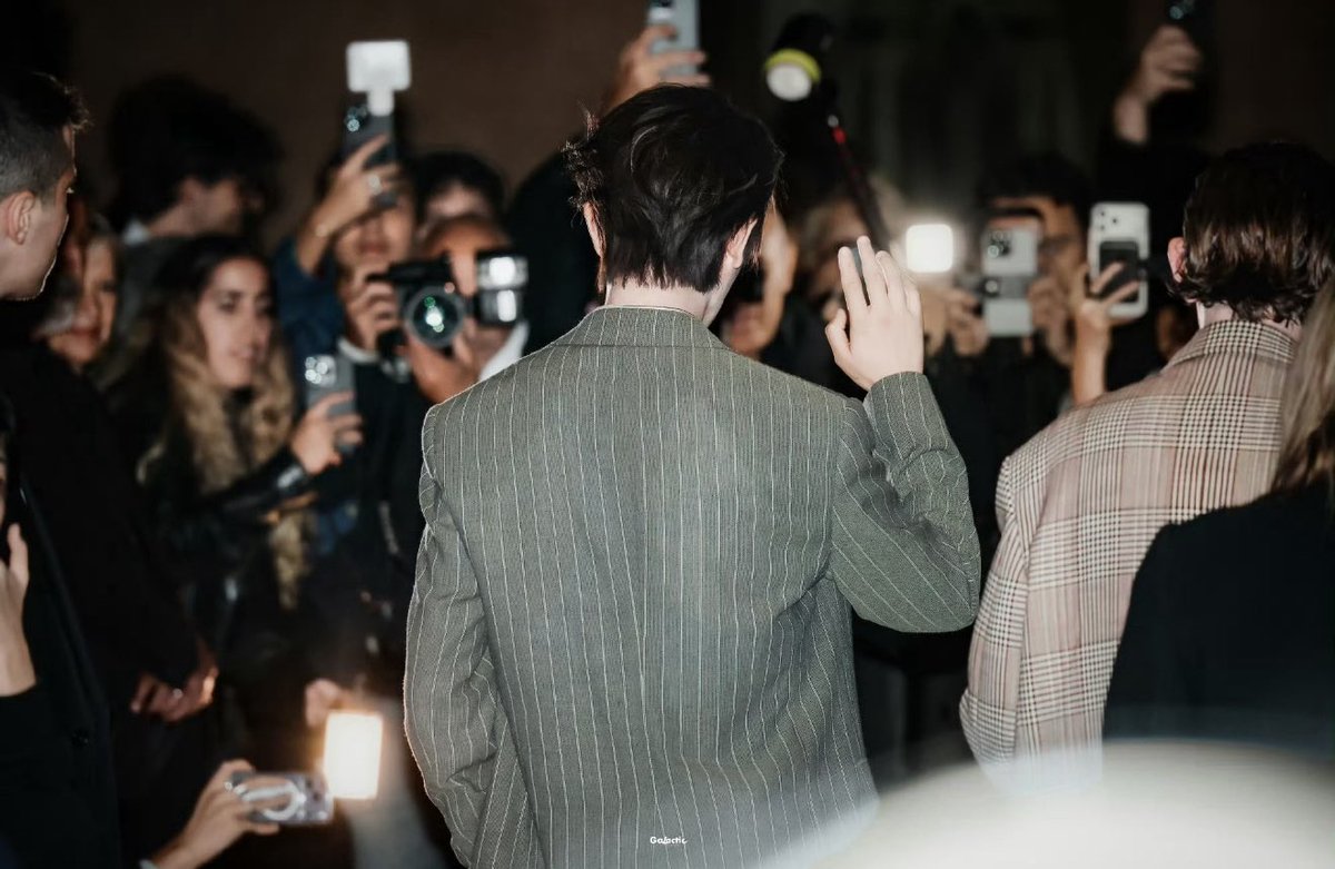 gracefani5's tweet photo. "You're my north, my south, my east and west."  @ dingyuxi 

DING YUXI x VERSACE GBA
#DingYuxi 
#DingYuxixVersace 
#Versace 
@Versace https://t.co/CXiJicMrsE