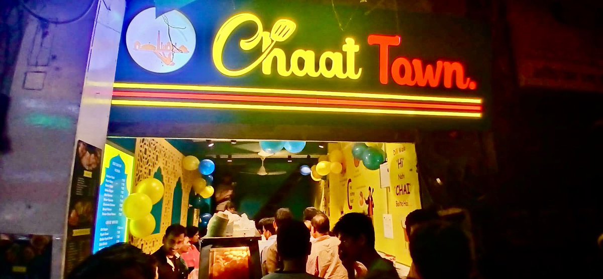 छोटे-छोटे कारोबार को बढ़ावा देना हमारी ज़िम्मेदारी है। इसी कड़ी में कल तिराहे बेहरम ख़ाँ पर “Chaat Town” नामक दुकान का उद्घाटन किया गया, जहाँ चाट-पापड़ी और गोलगप्पे जैसे बेहतरीन स्नैक्स मिलेंगे। इस अवसर पर प्यारे बच्चों और स्थानीय जनता भी मौजूद रही।

#OldDelhi #aaleymuhammadiqbal