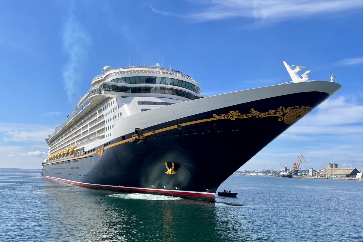 Le paquebot Disney Fantasy est entré cet après-midi dans le bassin 3 du port de commerce de Brest. 
#brest #disneyfantasy <a href="/CoteBrest/">Côté Brest - actu.fr</a>